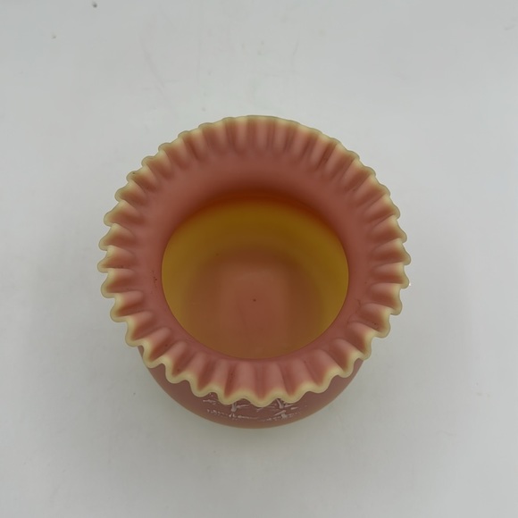 Thomas Webb Burmese Glass Bowl/Vase.  It glows! - Picture 2 of 8